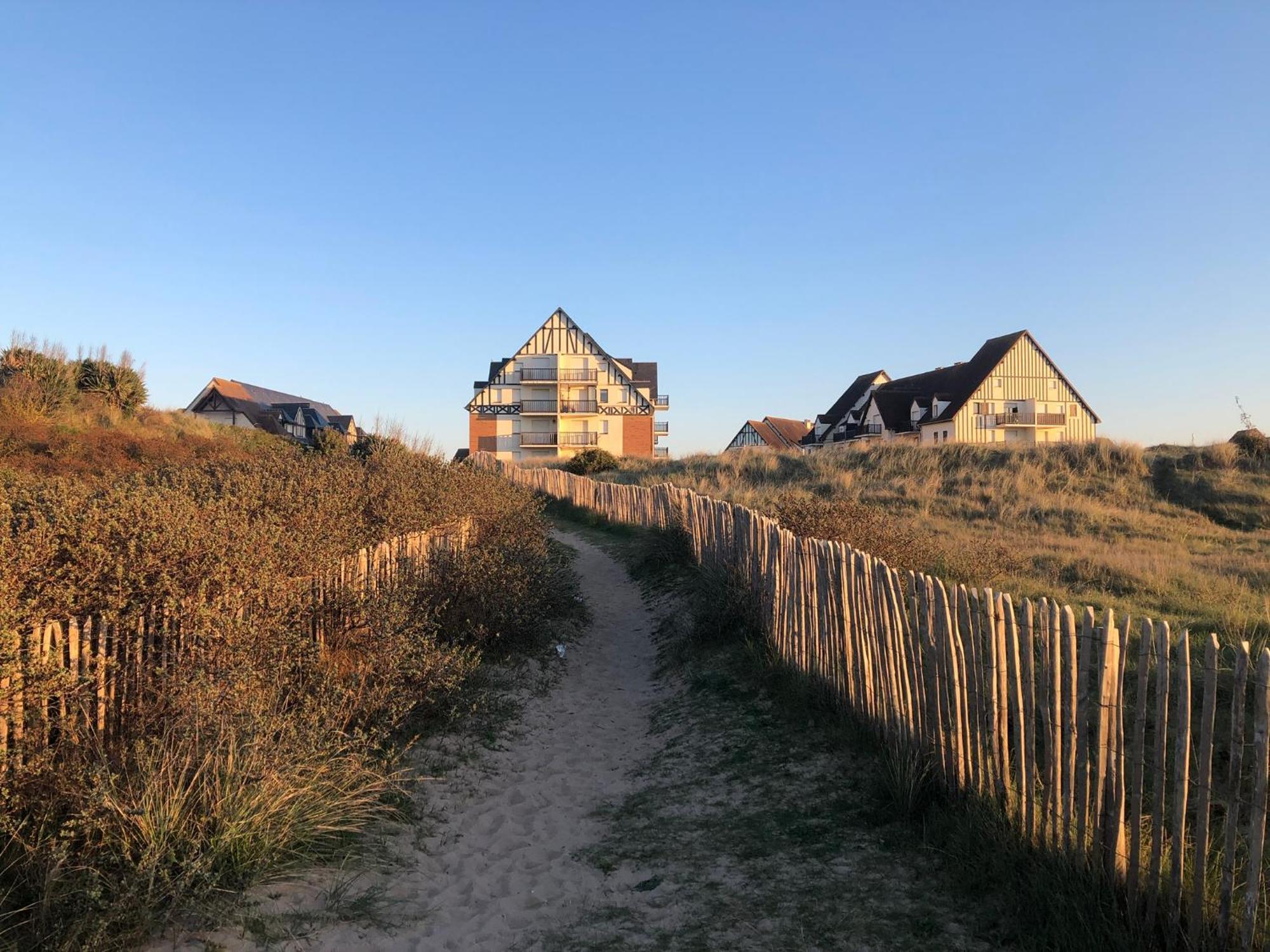 Le Petit Navire - Acces Direct Plage กาบูร์ก ภายนอก รูปภาพ