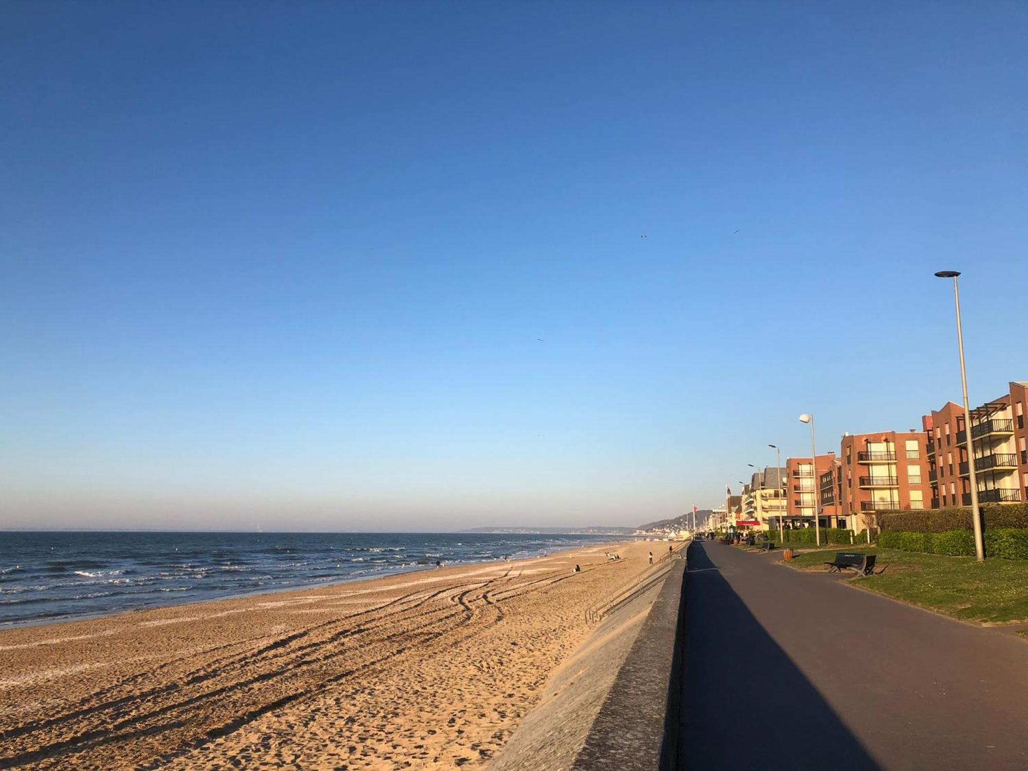 Le Petit Navire - Acces Direct Plage กาบูร์ก ภายนอก รูปภาพ